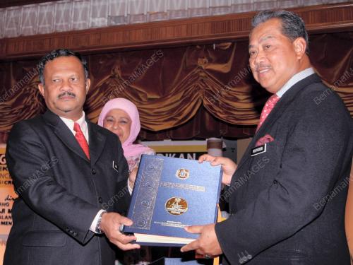 TAN SRI MUHYIDDIN YASSIN