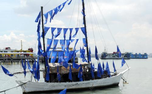 PG00_29042013_BENDERA_BN