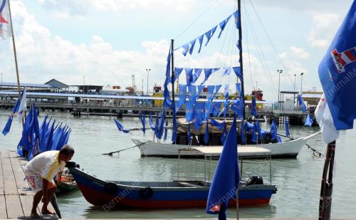 PG00_29042013_KAPAL_BENDERA