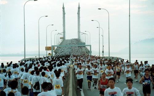 JAMBATAN-LARIAN
