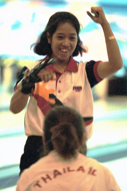 PG01-08_07_2001LIZA-BOWLING_08072001