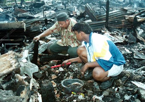 PG01-09_08_2000_CARI_BARANG_12012016