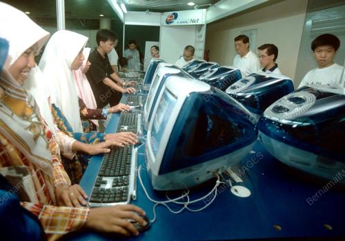 PG01-23_02_01_PELAJAR-KOMPUTER_19012016