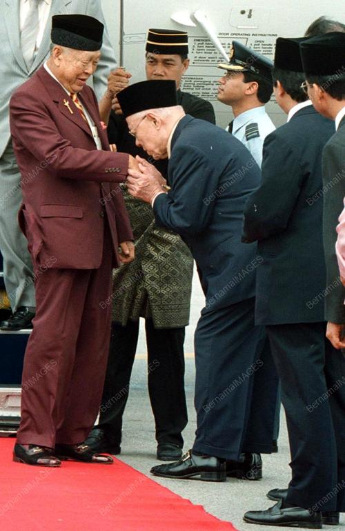 PG01-23_06_2000_AGONG_TIBA_08012016