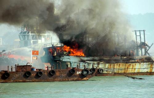 KAPAL_TERBAKAR