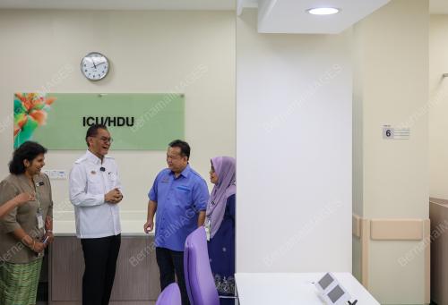 DATUK SERI DR DZULKEFLY AHMAD