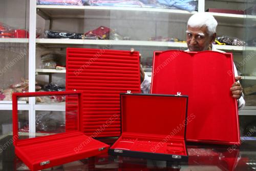 PG01_02082014_EMAS_KOTAK