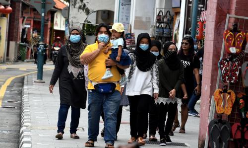 ORANG RAMAI KUNJUNGI PUSAT PPERANGINAN