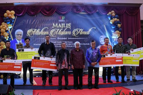 TUN AHMAD FUZI ABDUL RAZAK