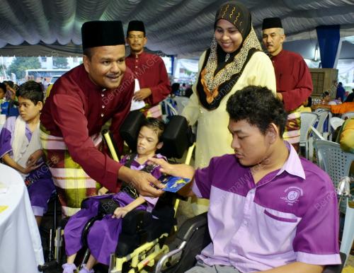 PG01_03082012_DUIT_RAYA