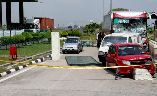 BAS REMPUH PEJABAT PLAZA TOL