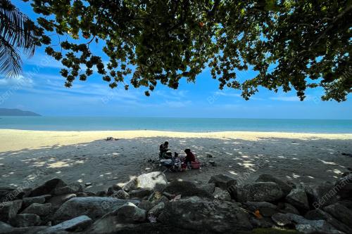 BERIADAH DI PANTAI BATU FERRINGHI