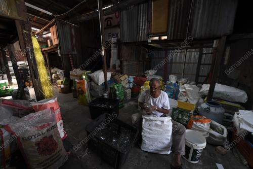 PENJUAL BOTOL KACA
