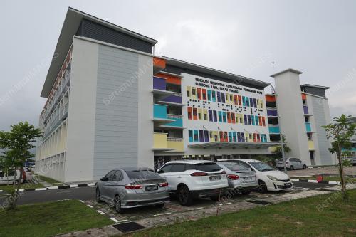 FADHLINA SIDEK