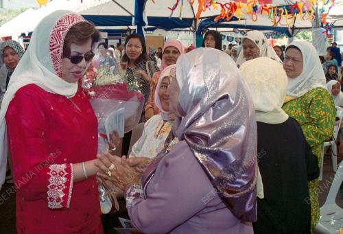 PG01_06102001_SHAHRIZAT_UMNO