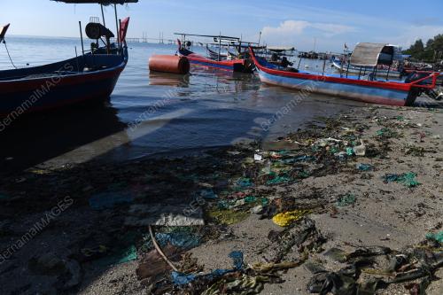 PENCEMARAN PLASTIK