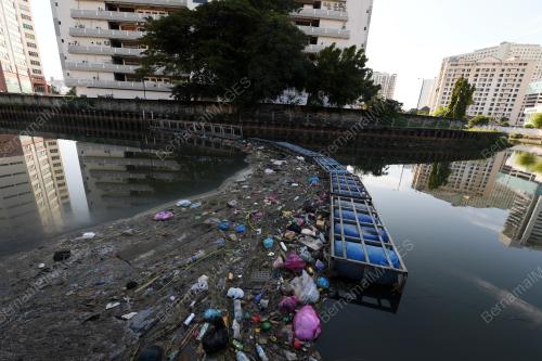 PG01_06112019_SUNGAI_SAMPAH_BN201911056633
