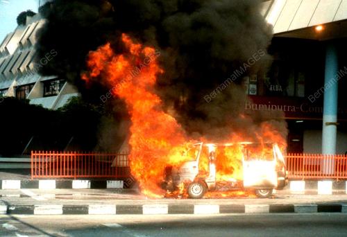 VAN TERBAKAR