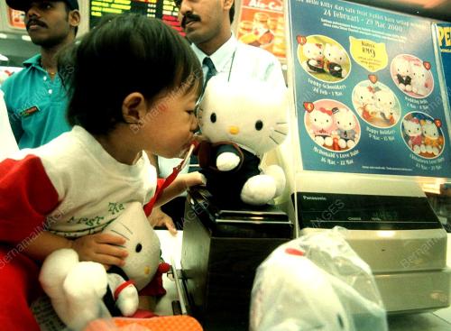 PG01_07012016_HELLO_KITTY