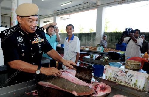 PG01_07032012_POLIS_IKAN