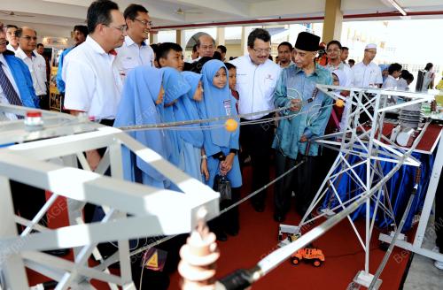 PG01_07042012_MENTERI_PELAJAR