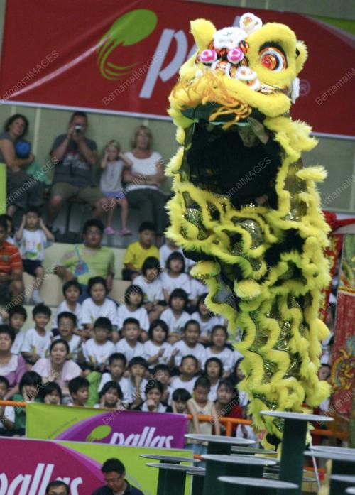 PERTANDINGAN TARIAN SINGA
