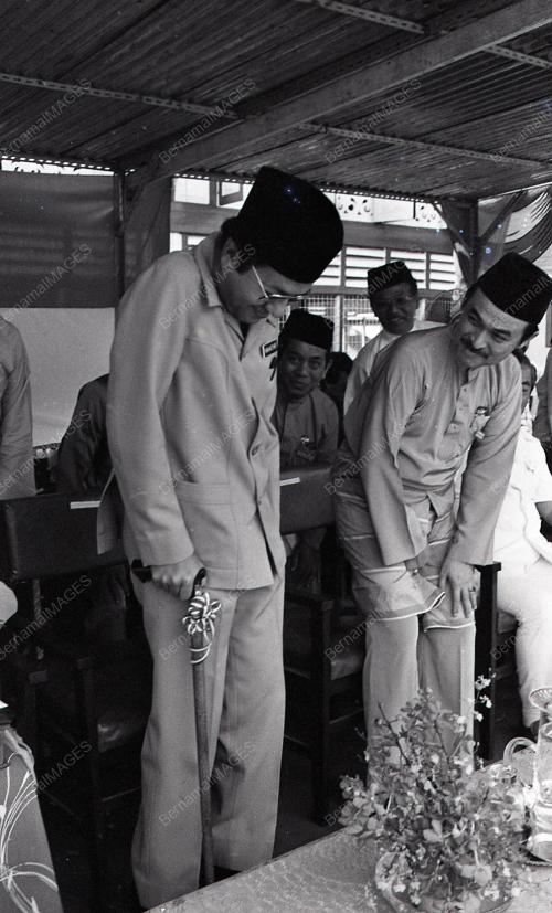 DR. MAHATHIR MOHAMAD