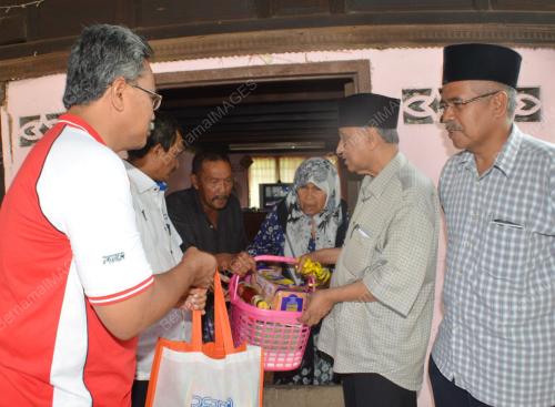 PG01_08062012_MENTERI_SUMBANGAN