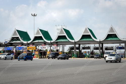 ALIRAN TRAFIK PLAZA TOL JURU