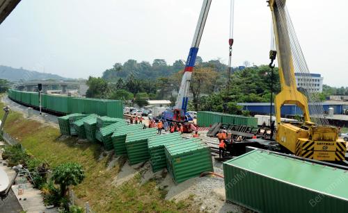 KERETAPI TERBALIK