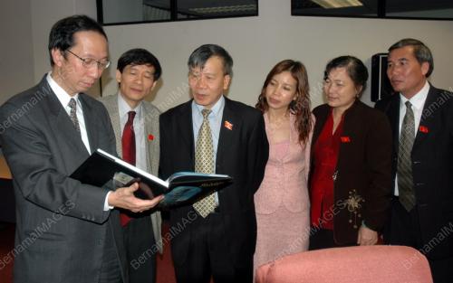 DR KOH TSU KOON
