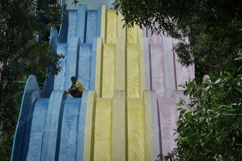 TAMAN TEMA ESCAPE