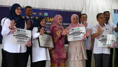 FADHLINA SIDEK