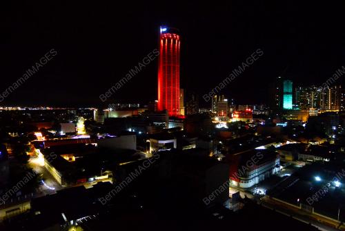 KOMTAR BERCAHAYA MERAH