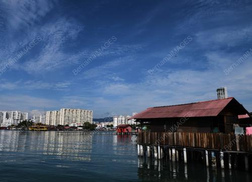 KAMPUNG TERAPUNG