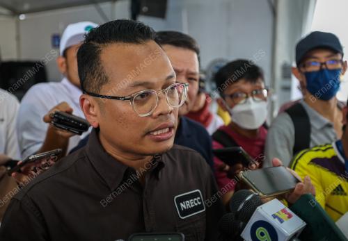 NIK NAZMI NIK AHMAD