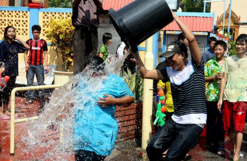 PESTA SONGKRAN