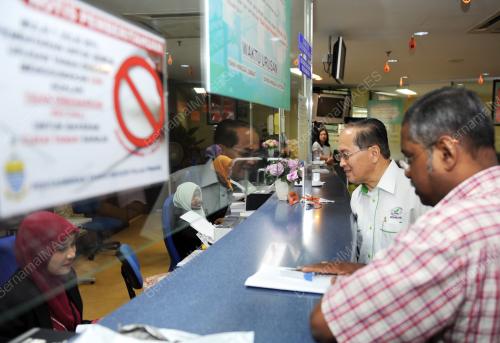 DATUK SERI DOUGLAS UGGAH EMBAS