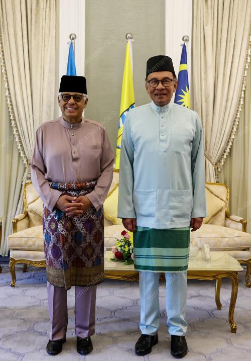 TUN AHMAD FUZI ABDUL RAZAK