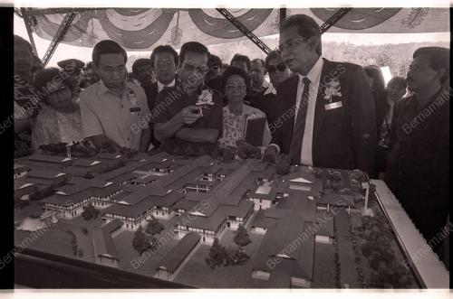 UPACARA PECAH TANAH