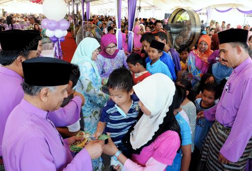 PG01_15092012_DUIT_RAYA