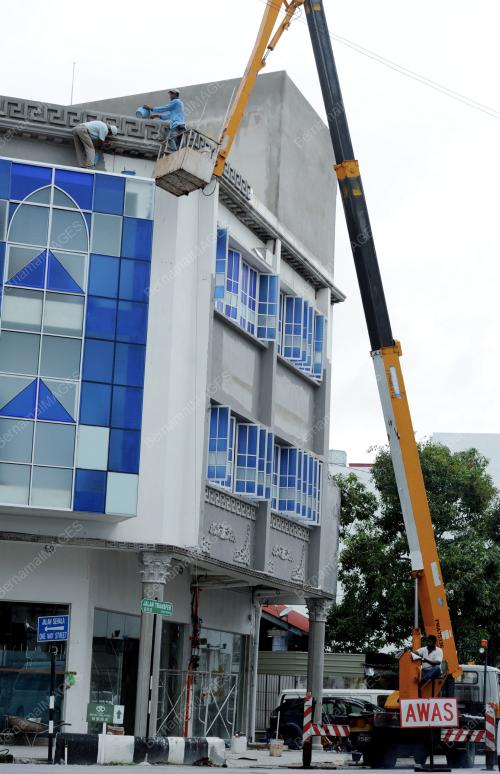 PEKERJA KONTRAKTOR