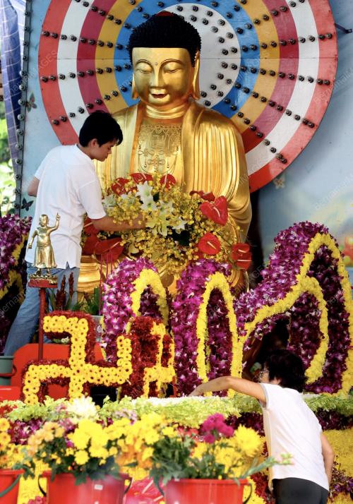 PERSIAPAN HARI WESAK
