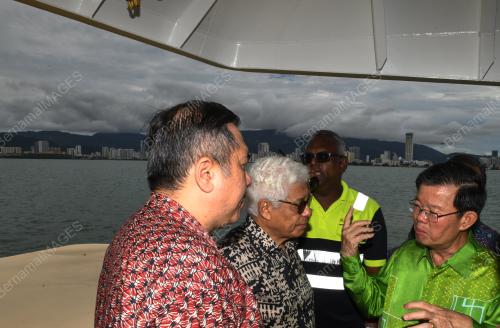 TUN AHMAD FUZI ABDUL RAZAK