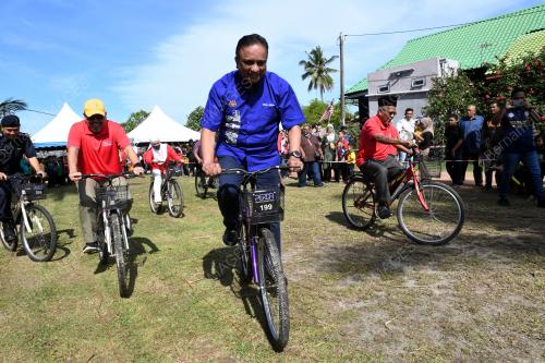 DATUK SERI REEZAL MERICAN NAINA MERICAN