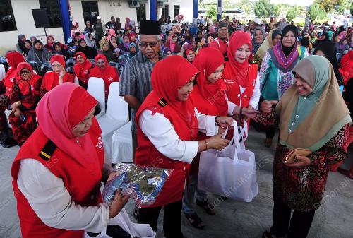 PG01_17112017_BANTUAN_BANJIR