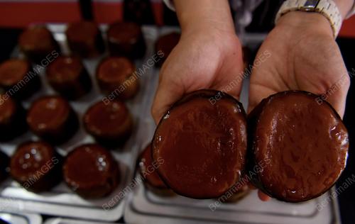 USAHAWAN MELAYU BUAT KUIH BAKUL