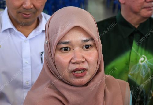 FADHLINA SIDEK
