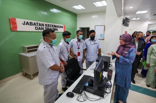 DR ZALIHA MUSTAFA