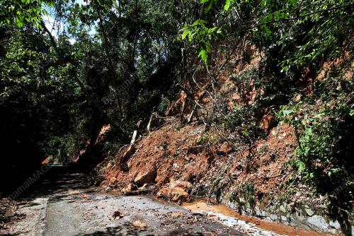 PG01_18112017_TANAH_RUNTUH